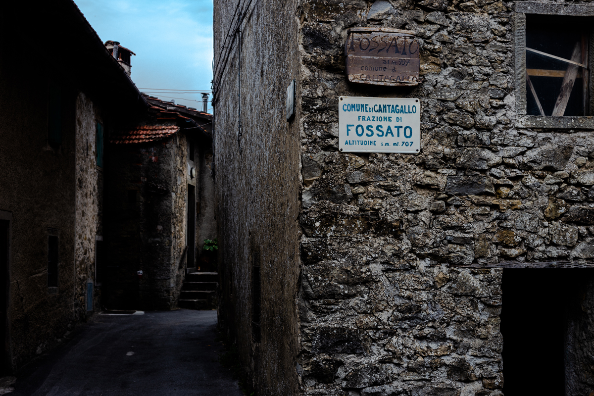 Case in pietra nell'abitato di Fossato, Comune di Cantagallo.